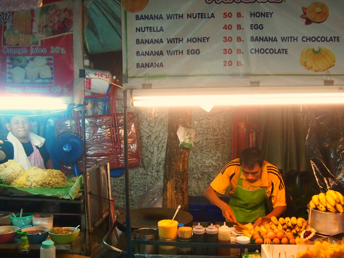 Bangkok night market Thai street food roti