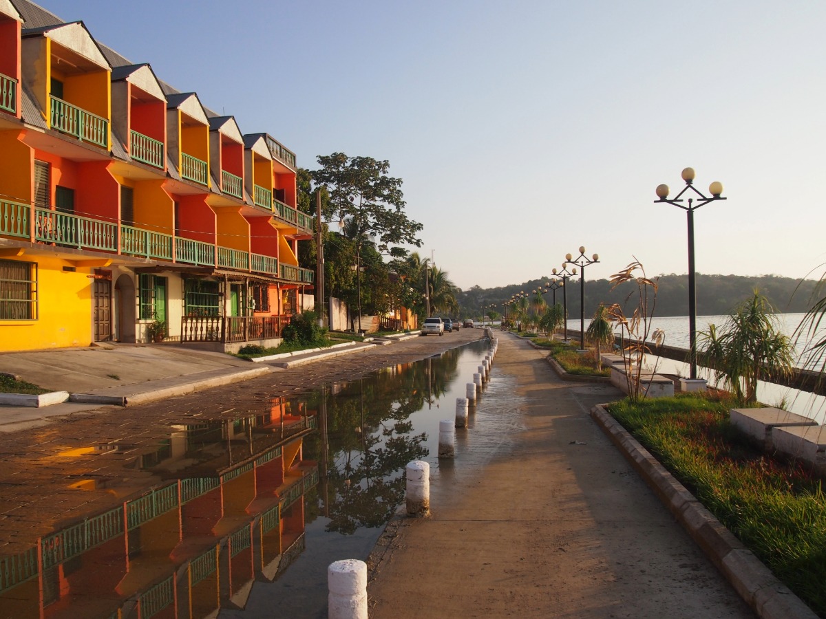 accommodation on the island of flores guatemala
